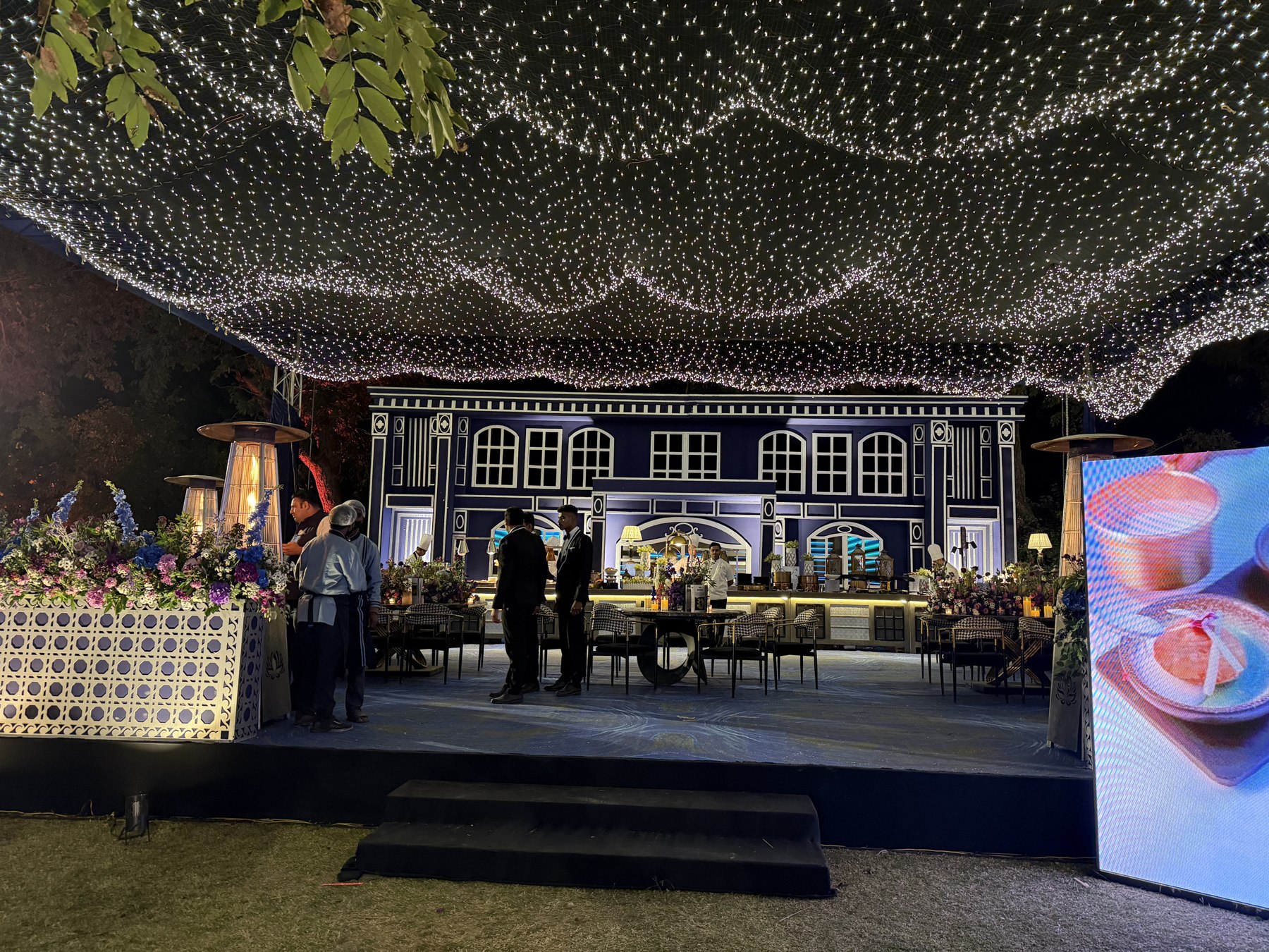 Restaurant-style dining setting featured in the Royex magazine