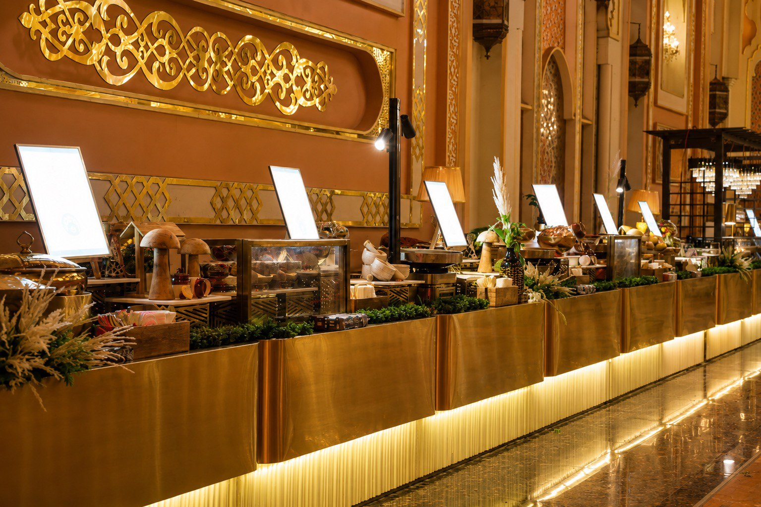Gold-toned culinary counters from the Royex magazine